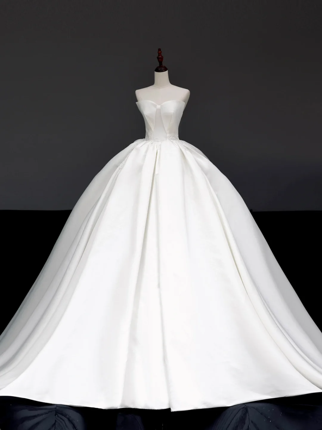 Timeless Bridal Gown Ball Gown Sweetheart White Satin Wedding Dresses Bridal Gowns DP846