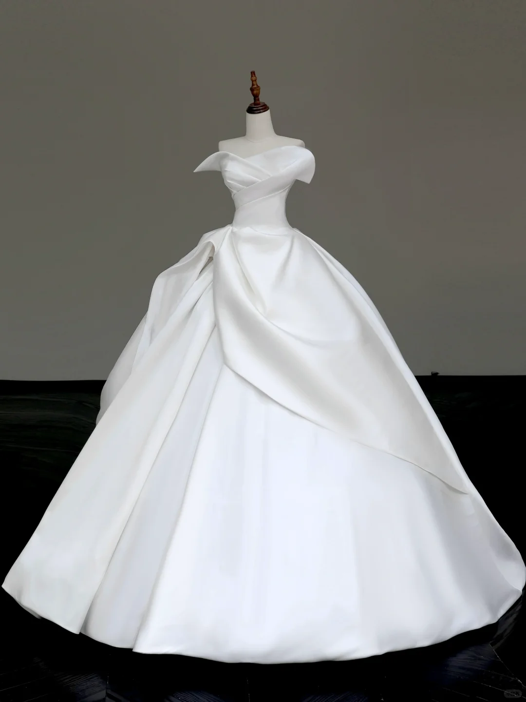 Timeless Bridal Gown Ball Gown Sweetheart White Satin Wedding Dresses Bridal Gowns DP850