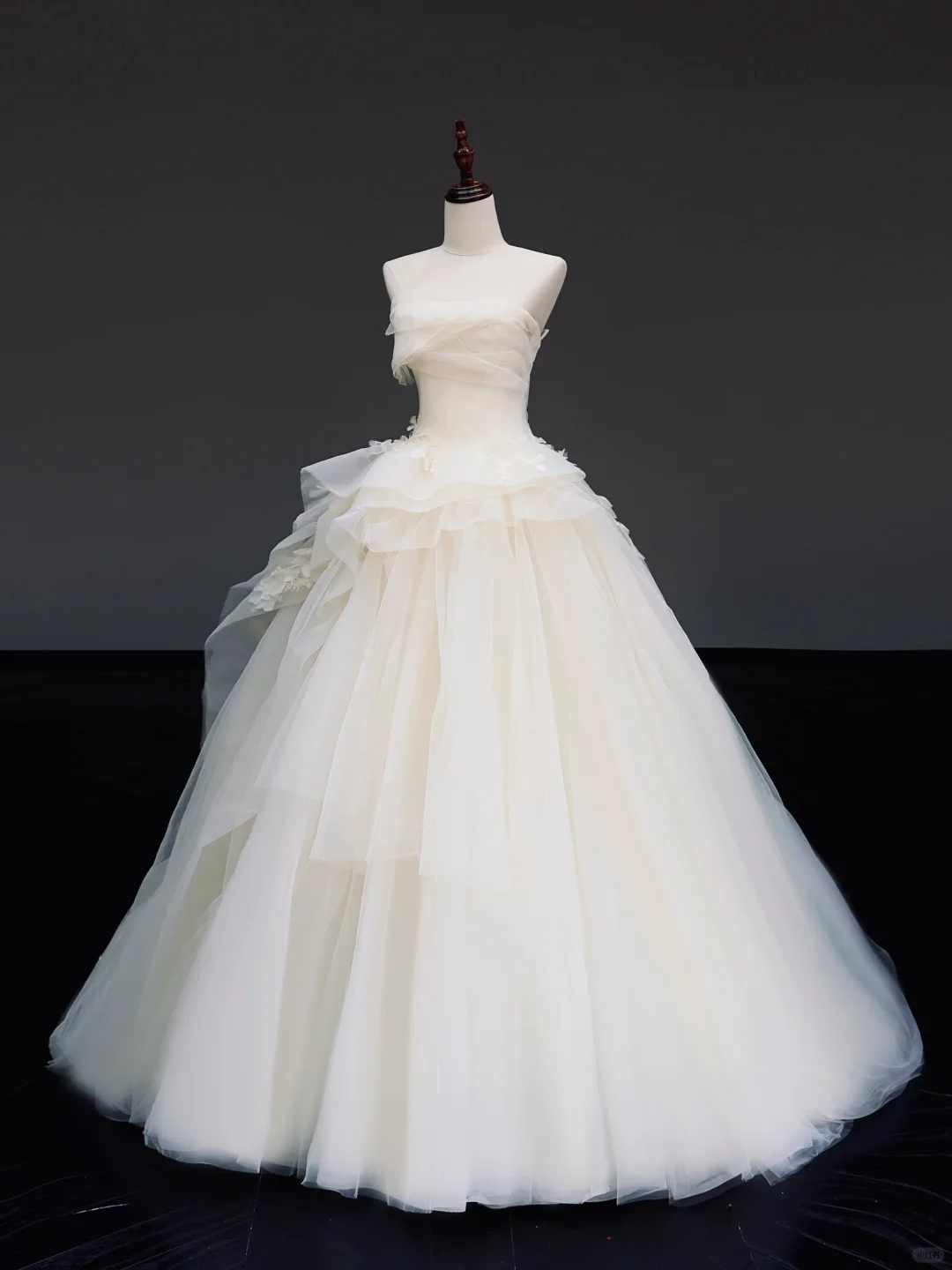 Timeless Bridal Gown Ball Gown Strapless Ivory Tulle Wedding Dresses Bridal Gowns DP851
