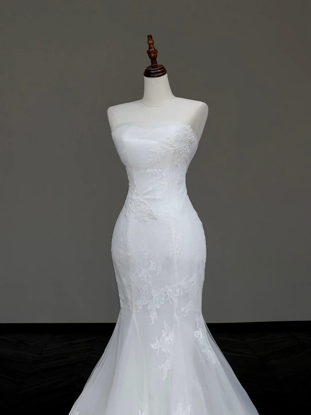 Simple Bridal Gown Mermaid Strapless Lace White Wedding Dresses Minimalist Bridal Gowns DP854