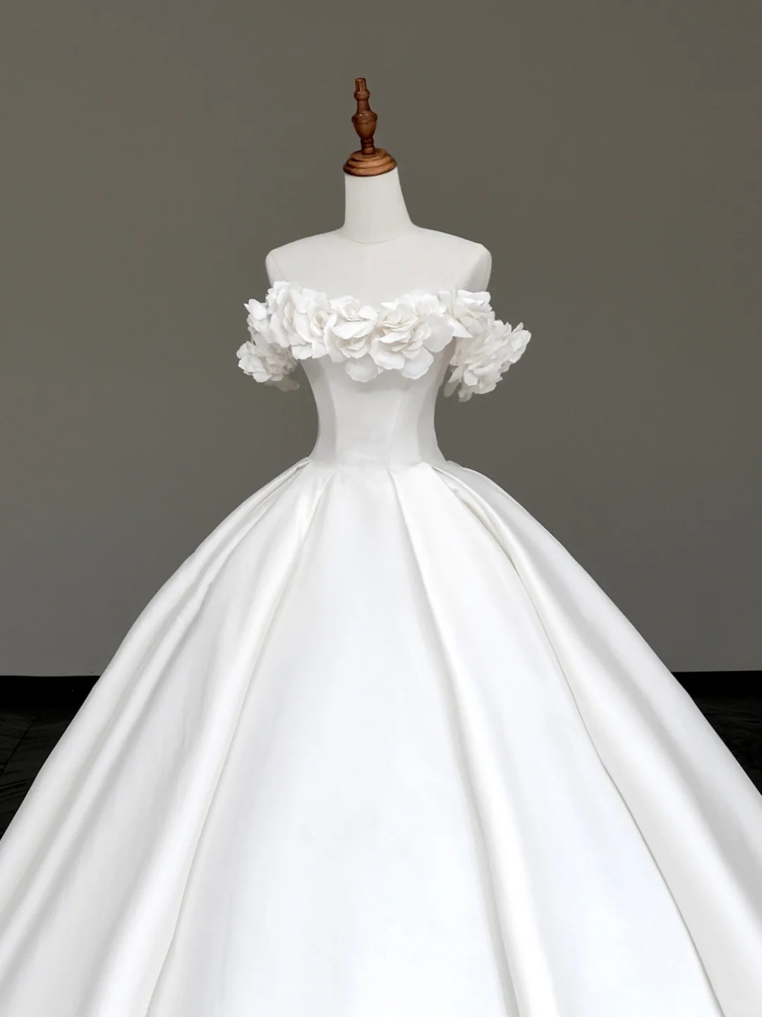 Princess Bridal Gown Ball Gown Off The Shoulder White Satin Wedding Dresses Winter Bridal Gowns DP869