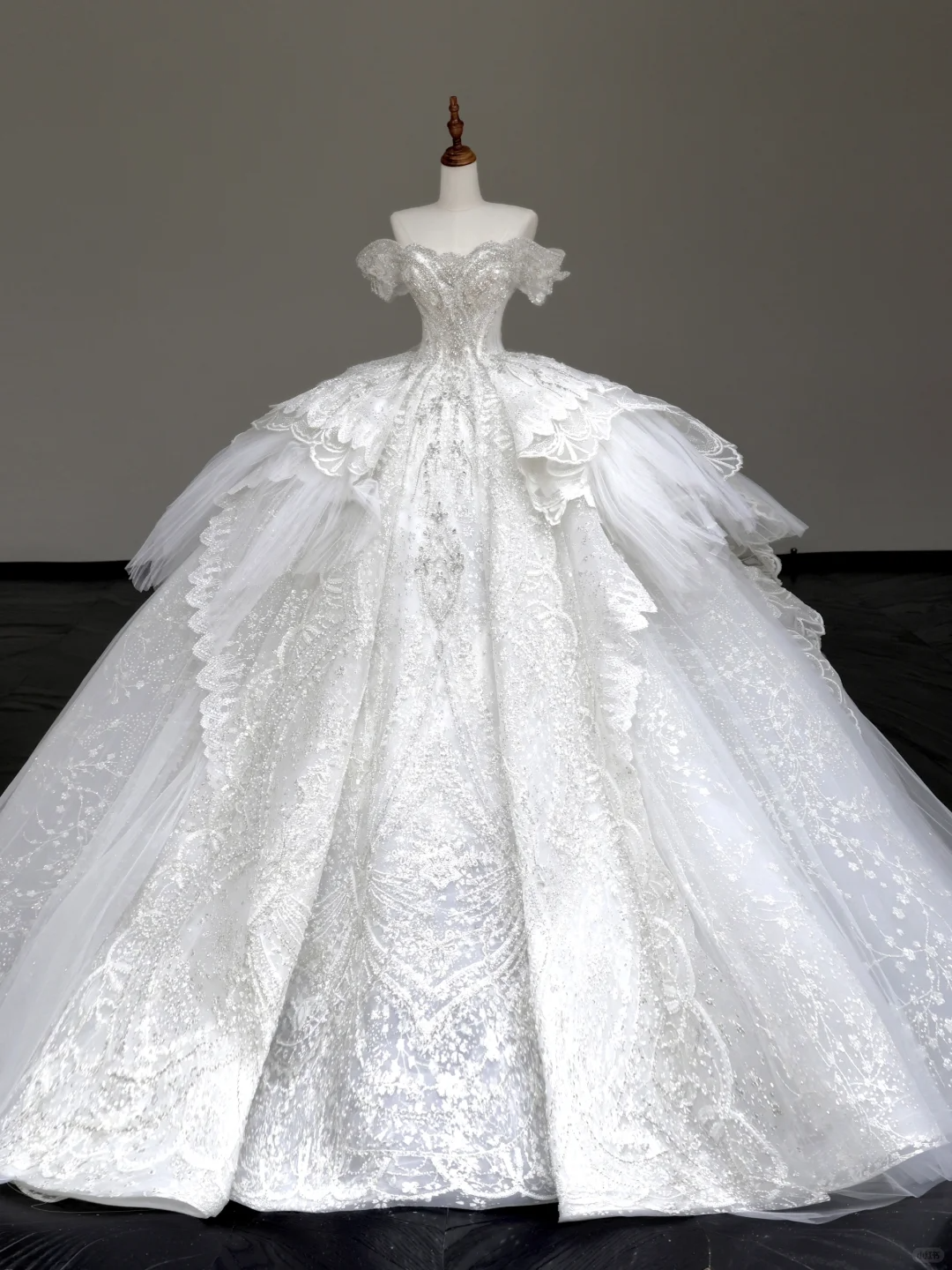 Princess Bridal Gown Ball Gown Off The Shoulder White Sequin Beads Wedding Dresses Winter Bridal Gowns DP875