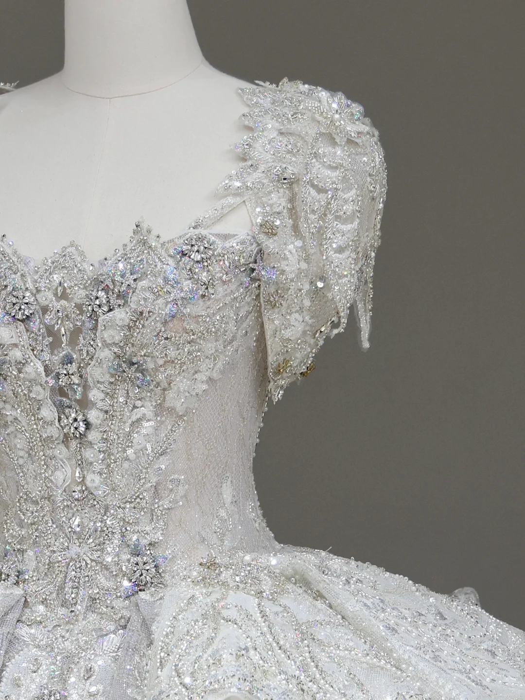 Princess Bridal Gown Ball Gown Square Neckline White Sequin Beads Wedding Dresses Winter Bridal Gowns DP877