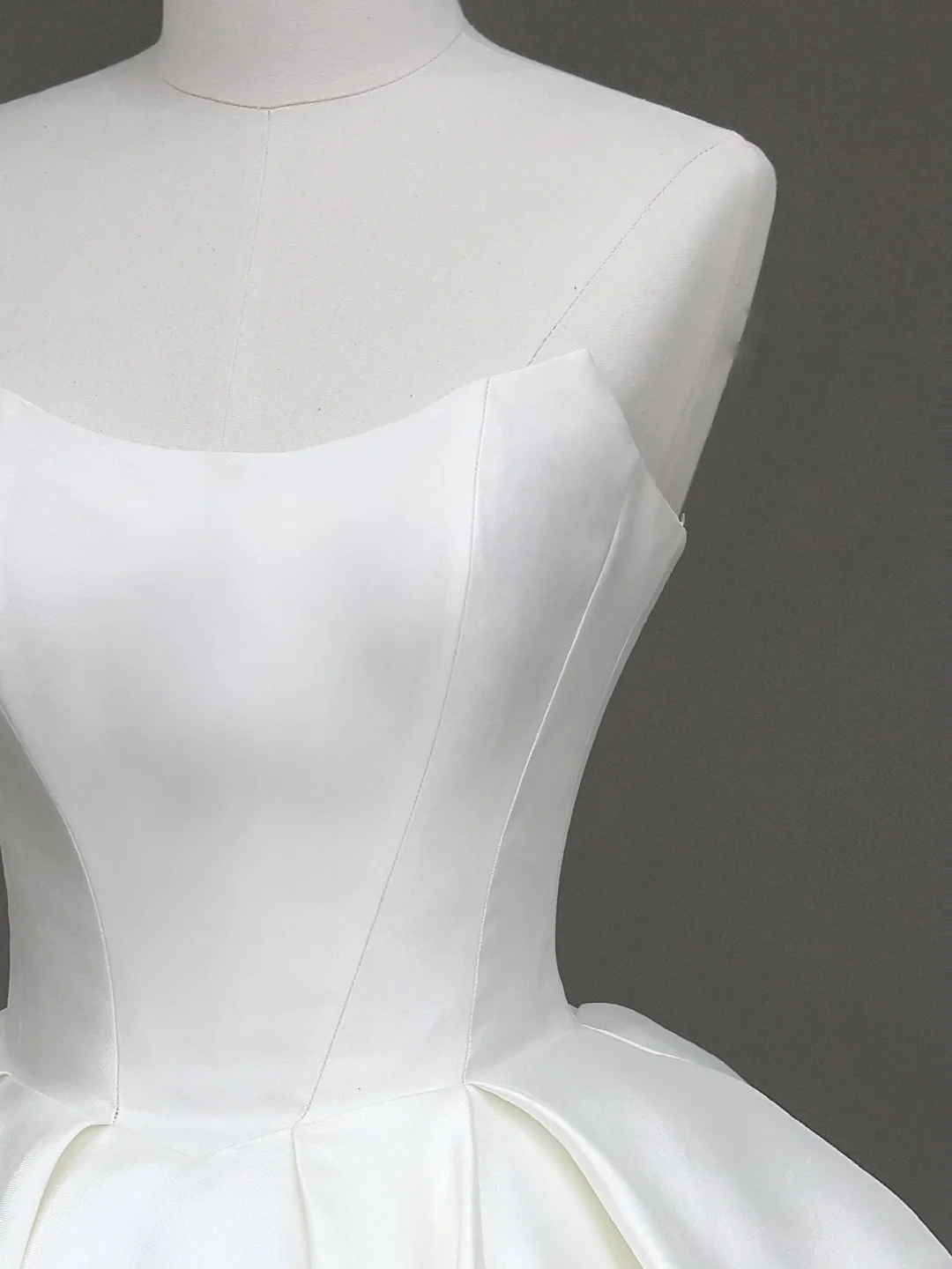 Timeless Bridal Gown Ball Gown Sweetheart White Satin Wedding Dresses Bridal Gowns DP881