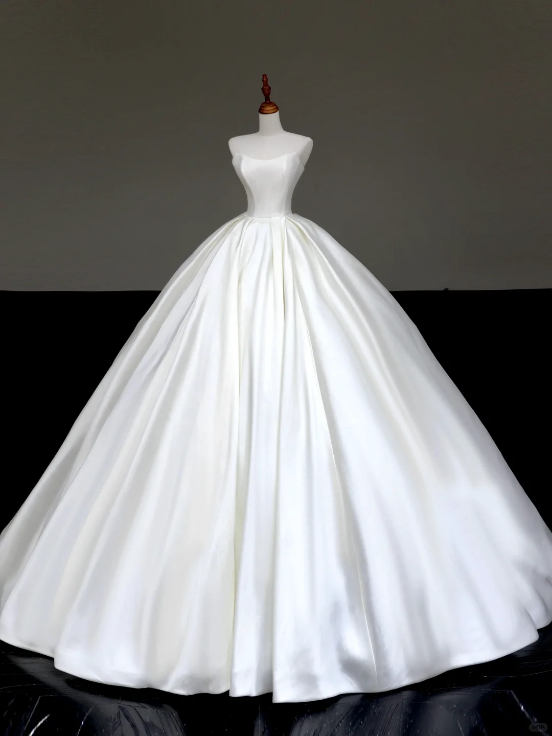 Timeless Bridal Gown Ball Gown Sweetheart White Satin Wedding Dresses Bridal Gowns DP881