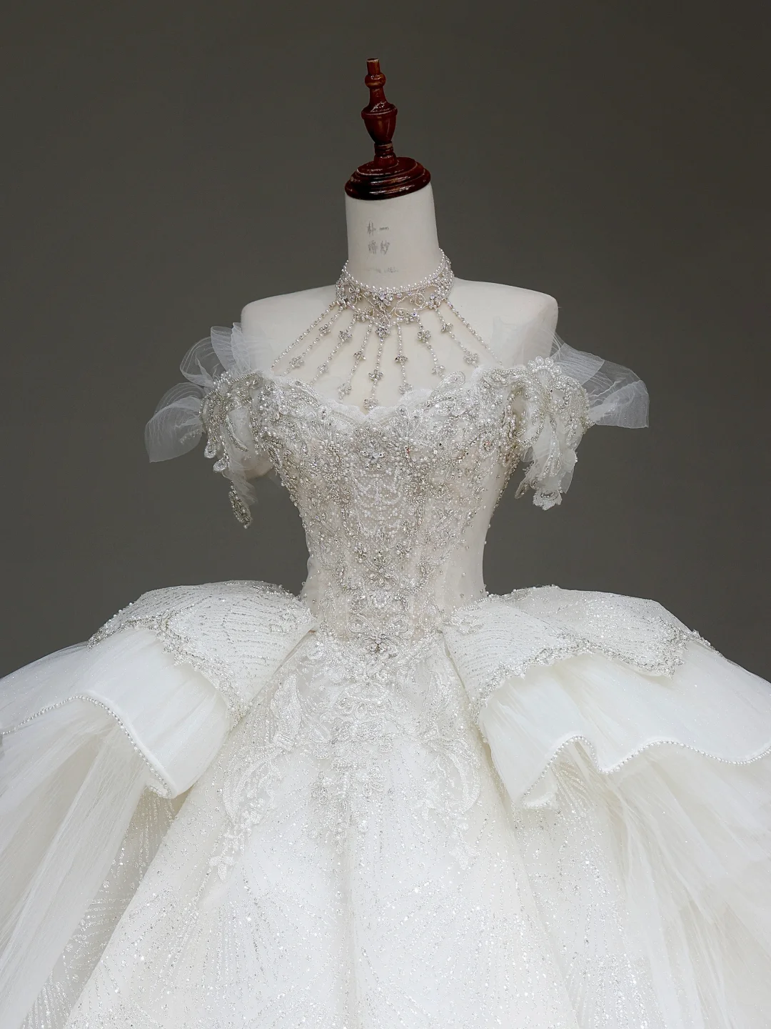 Princess Bridal Gown Ball Gown Off The Shoulder White Sequin Beads Wedding Dresses Winter Bridal Gowns DP886