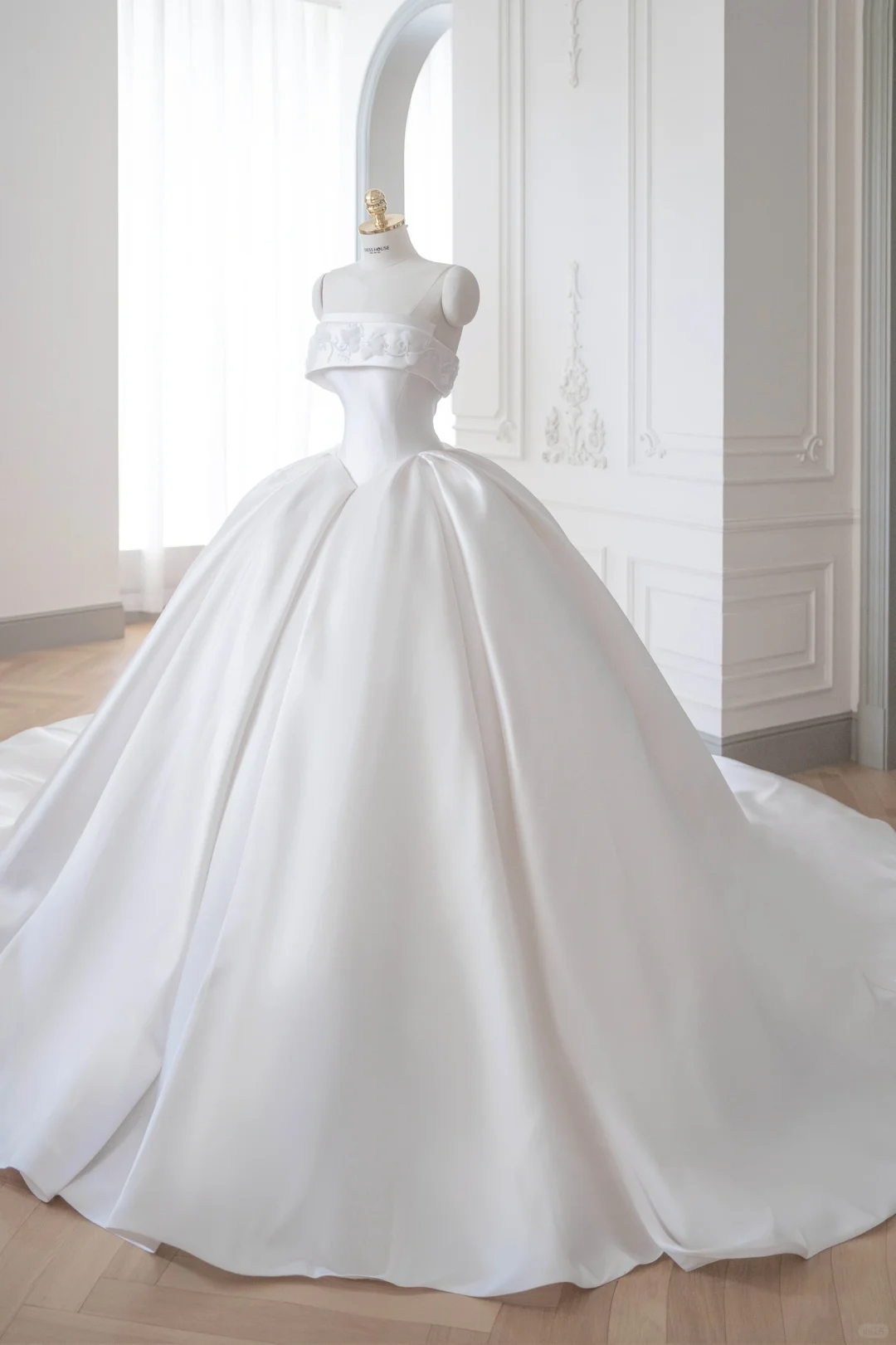 Timeless Bridal Gown Ball Gown Strapless White Satin Wedding Dresses Bridal Gowns DP890