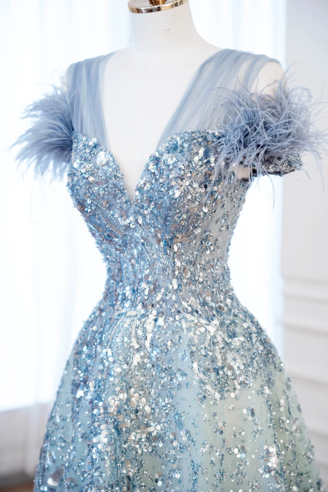 Elegant Glamour Ball Gown V Neckline Tulle Green Blue Prom Dress Party Dress Evening Dresses DP899