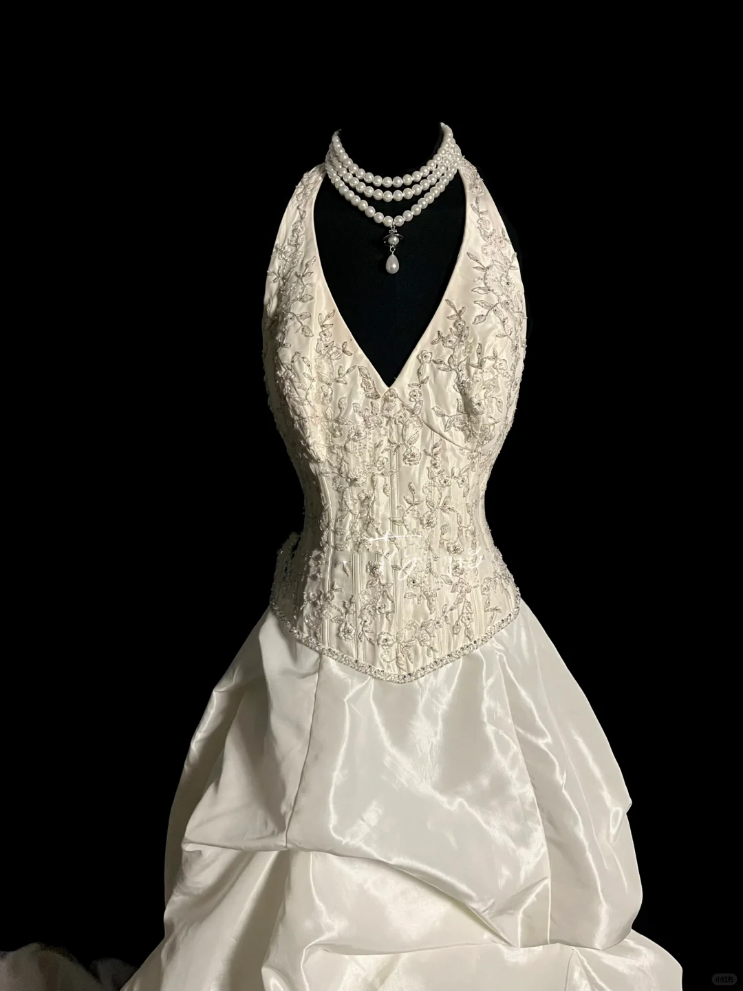 Pretty Wedding Dress Ball Gown Halter Ivory Satin Wedding Dresses Bridal Gowns DP920