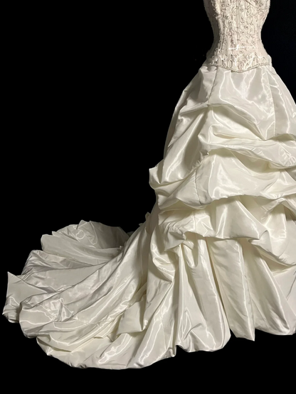 Pretty Wedding Dress Ball Gown Halter Ivory Satin Wedding Dresses Bridal Gowns DP920