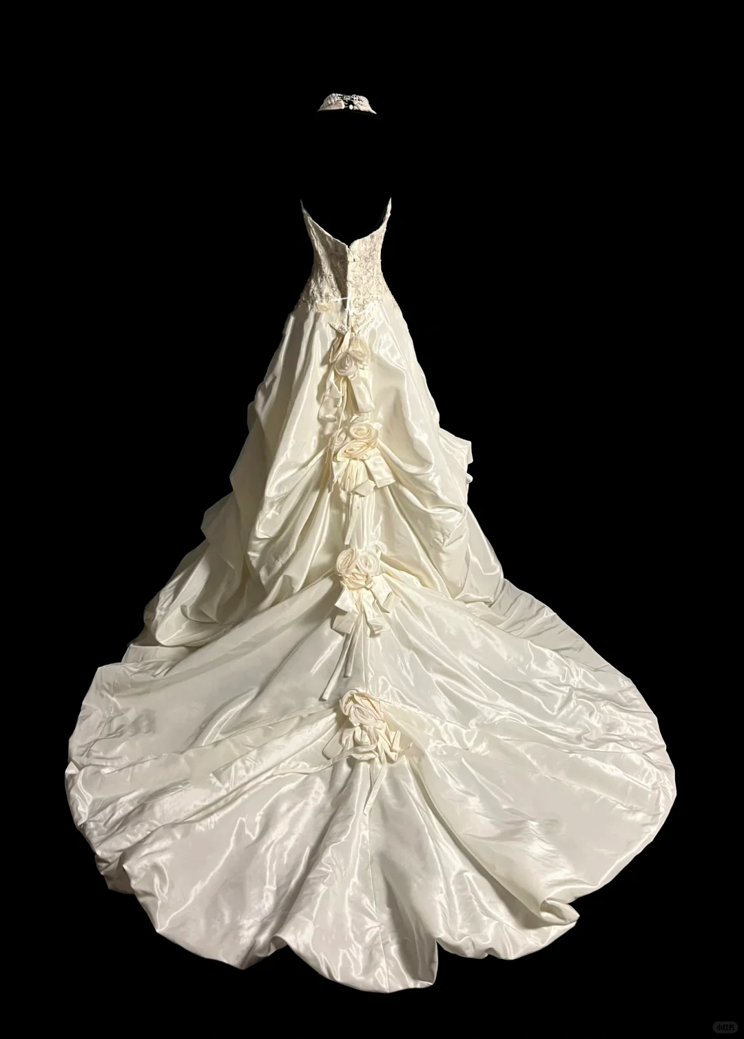 Pretty Wedding Dress Ball Gown Halter Ivory Satin Wedding Dresses Bridal Gowns DP920