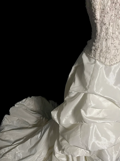 Pretty Wedding Dress Ball Gown Halter Ivory Satin Wedding Dresses Bridal Gowns DP920