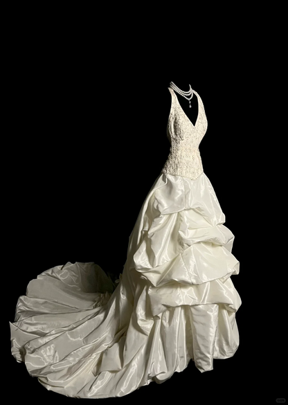 Pretty Wedding Dress Ball Gown Halter Ivory Satin Ruffles Long Wedding Dresses Bridal Gowns DP922