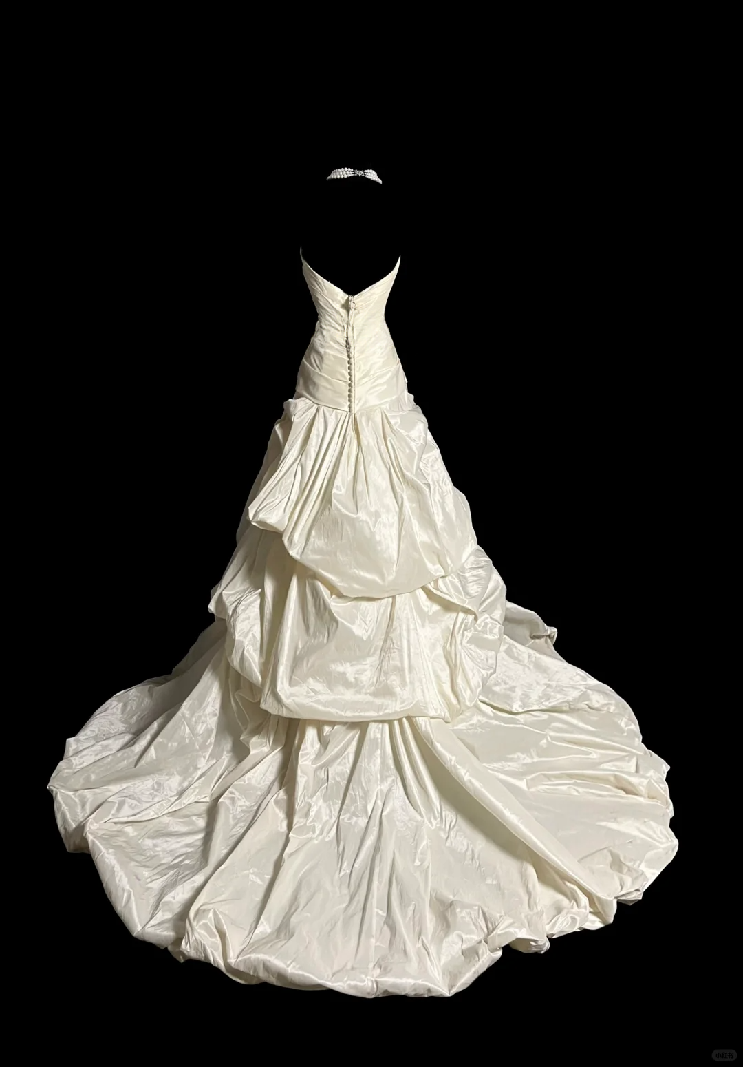 Pretty Wedding Dress Ball Gown Halter Ivory Satin Ruffles Long Wedding Dresses Bridal Gowns DP922