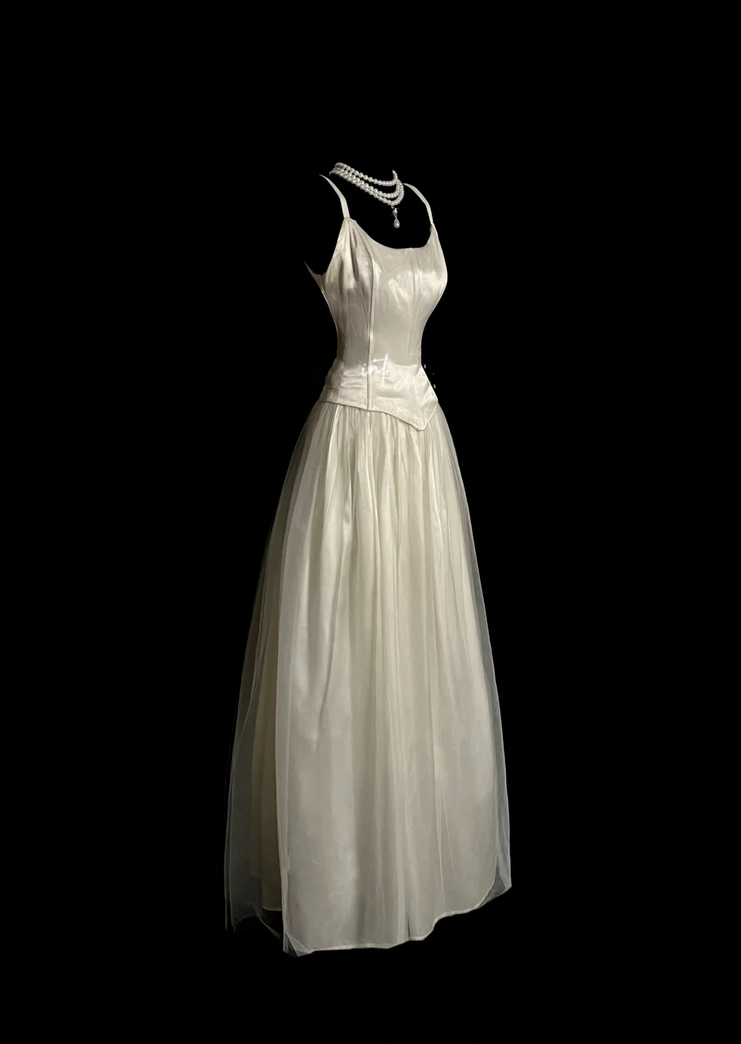 Pretty Wedding Dress Ball Gown Spaghetti Straps Ivory Tulle Long Wedding Dresses Bridal Gowns DP924