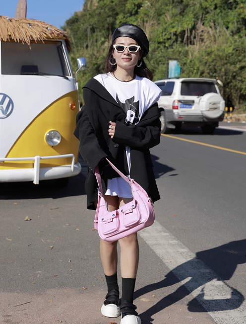 Sweet and cool hot girl style fashion one-shoulder underarm bag niche design motorcycle bag ED01298