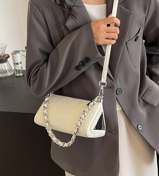 Korean fashion shoulder messenger bag niche design triangle bag ED01300