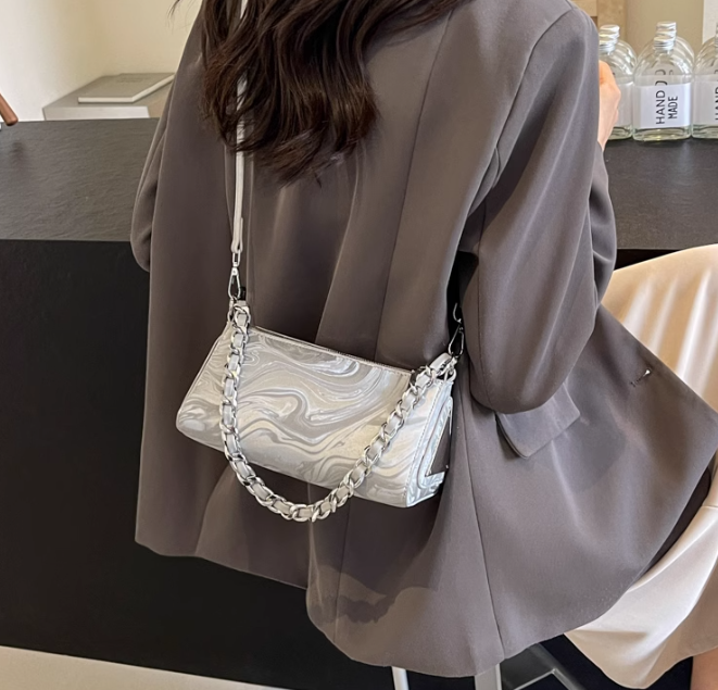 Korean fashion shoulder messenger bag niche design triangle bag ED01300