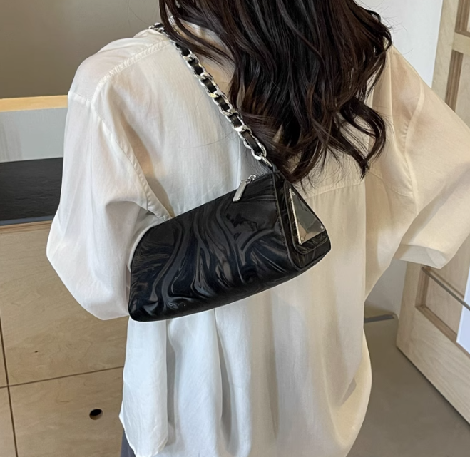 Korean fashion shoulder messenger bag niche design triangle bag ED01300