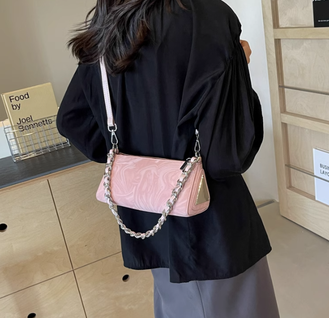Korean fashion shoulder messenger bag niche design triangle bag ED01300