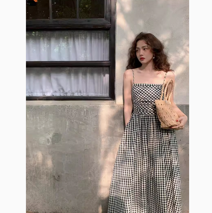 Black and white plaid suspender dress with slim waist and French retro temperament medium-length skirt ED0132