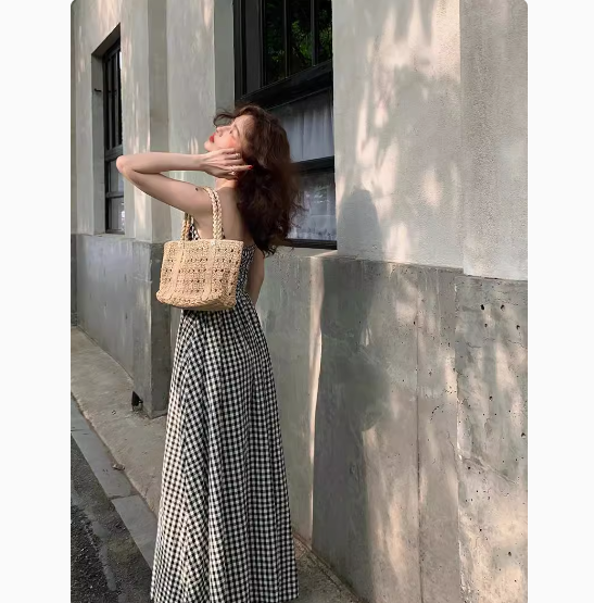 Black and white plaid suspender dress with slim waist and French retro temperament medium-length skirt ED0132