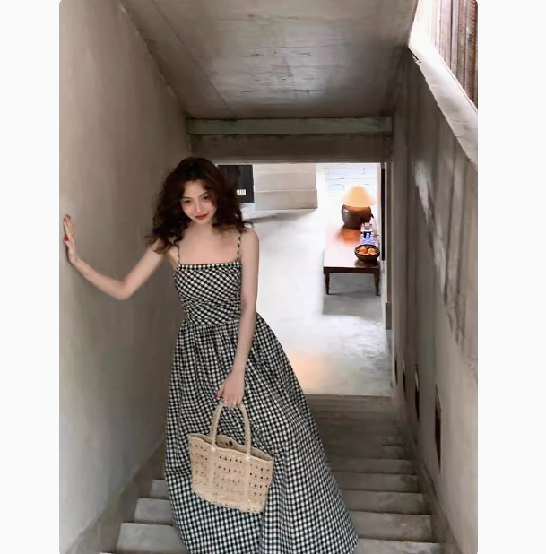 Black and white plaid suspender dress with slim waist and French retro temperament medium-length skirt ED0132