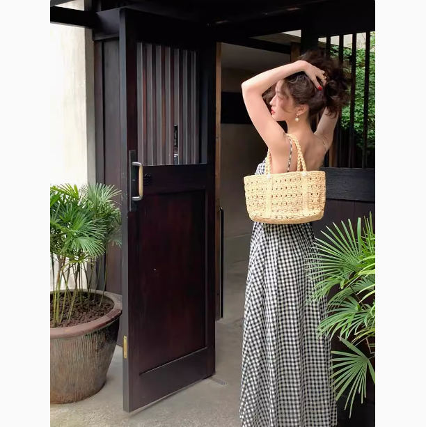 Black and white plaid suspender dress with slim waist and French retro temperament medium-length skirt ED0132