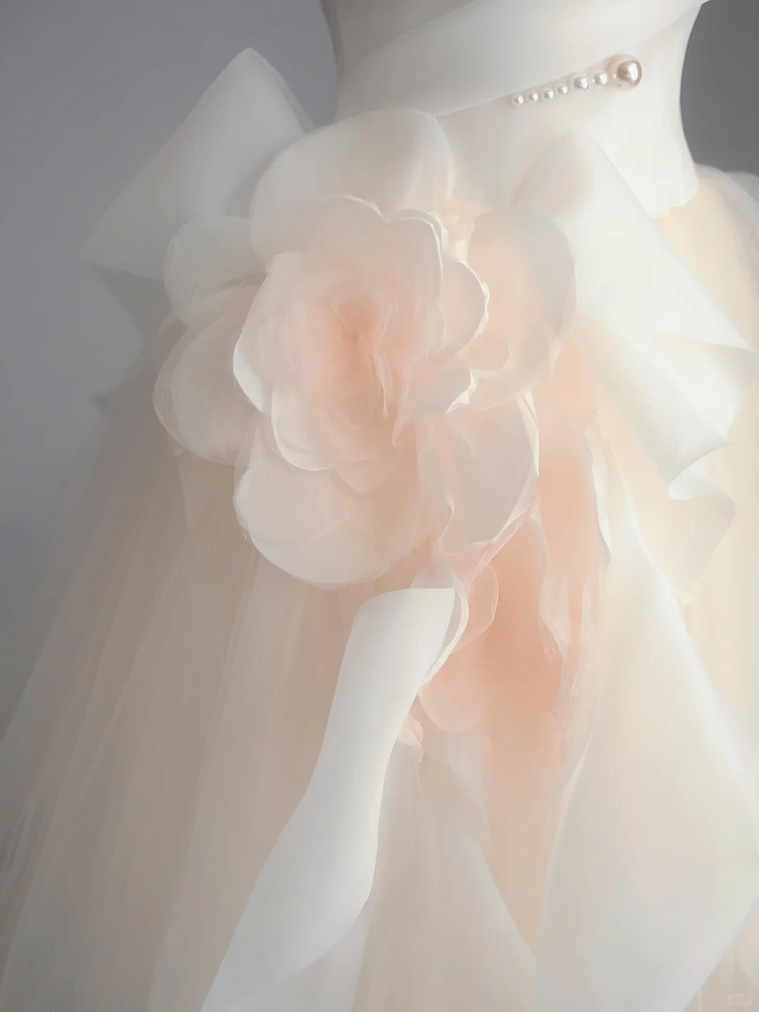 Light Champagne A-Line Strapless Tulle Wedding Dress，Gentle Beaded Long Prom Dress ED01352