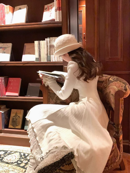 French Gardenia White Tea can be worn with a white long-sleeved knitted dress ED0140