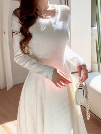 French Gardenia White Tea can be worn with a white long-sleeved knitted dress ED0140