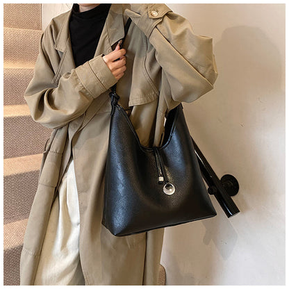 Versatile retro shoulder bag casual bucket bag ED01433