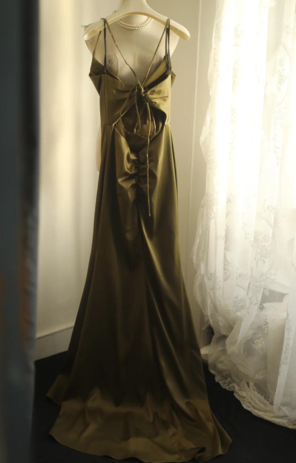 Mermaid V-Neck Satin Long Prom Dress Elegant Spaghetti Strap Formal Dress  ED01584