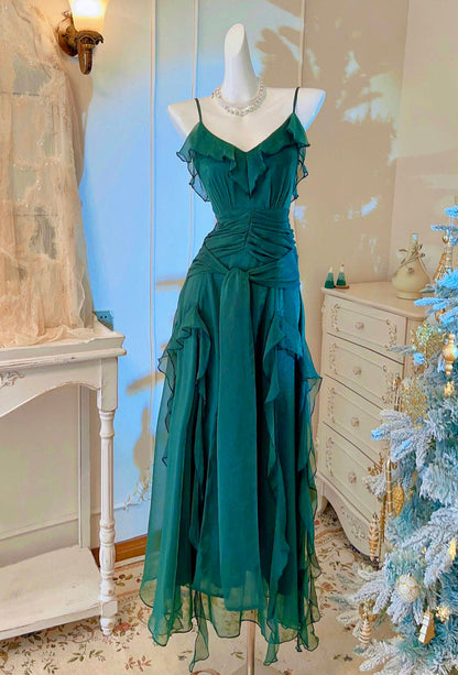 Vintage Green A-Line Spaghetti Strap Chiffon Long Prom Dress V-Neck Layered Evening Gown ED01698