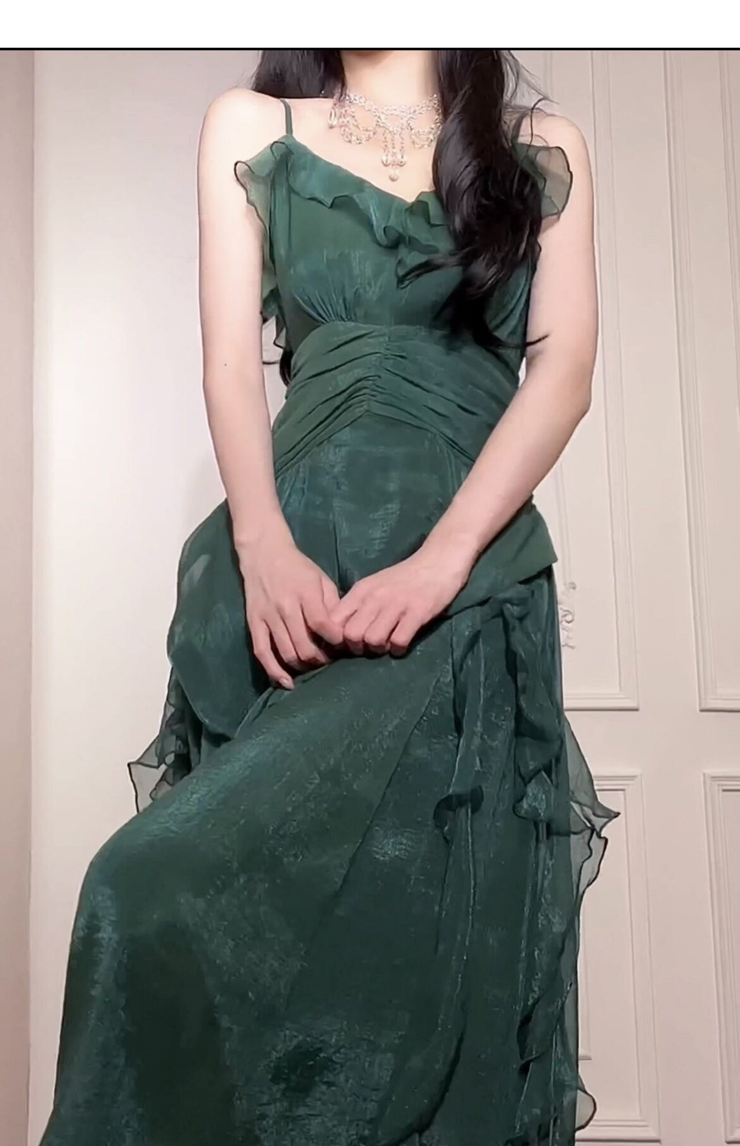 Vintage Green A-Line Spaghetti Strap Chiffon Long Prom Dress V-Neck Layered Evening Gown ED01698