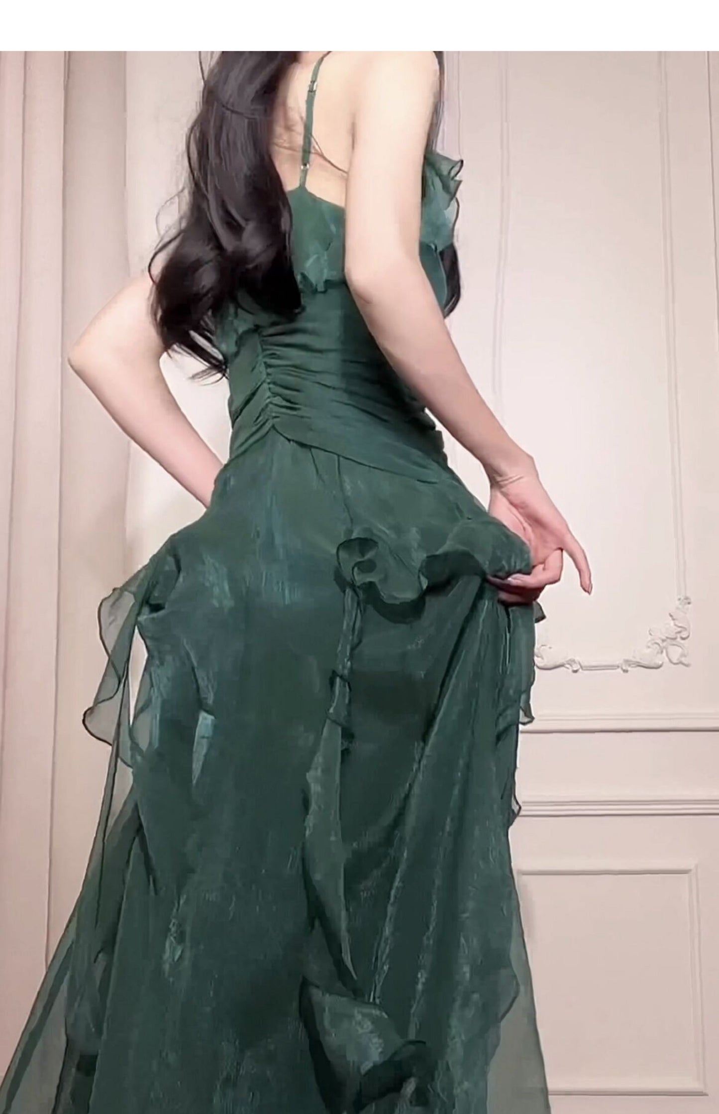 Vintage Green A-Line Spaghetti Strap Chiffon Long Prom Dress V-Neck Layered Evening Gown ED01698