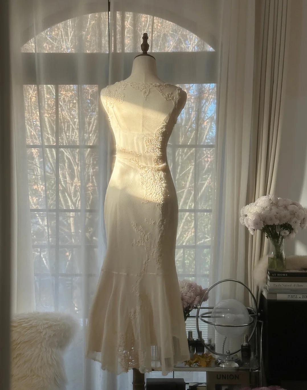 Gentle White V-neck Chiffon Lace Applique Short Party Dress Elegant Bridesmaids Dress Homecoming Dress ED02048