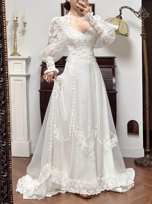 Elegant A-Line V-neck Long Sleeve Embroidered Applique Tulle Long Sleeve Vintage Wedding Dress ED02206