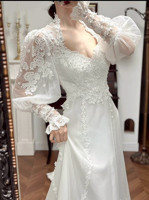 Elegant A-Line V-neck Long Sleeve Embroidered Applique Tulle Long Sleeve Vintage Wedding Dress ED02206