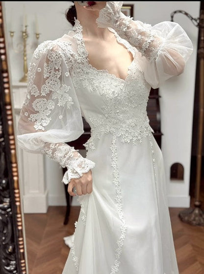 Elegant A-Line V-neck Long Sleeve Embroidered Applique Tulle Long Sleeve Vintage Wedding Dress ED02206
