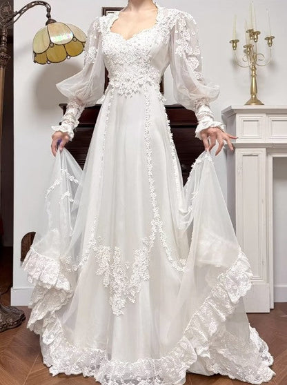Elegant A-Line V-neck Long Sleeve Embroidered Applique Tulle Long Sleeve Vintage Wedding Dress ED02206