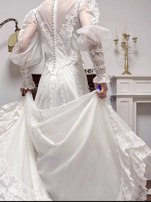 Elegant A-Line V-neck Long Sleeve Embroidered Applique Tulle Long Sleeve Vintage Wedding Dress ED02206