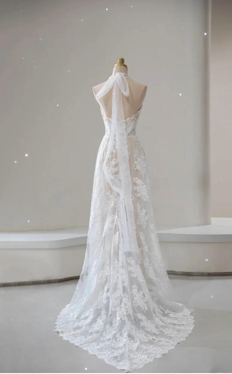 Elegant White Lace Applique Beaded A-line Vintage Wedding Dress ED02216