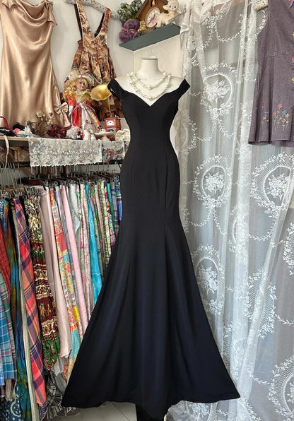Elegant Black V-Neck Satin Mermaid Long Prom Dresses Formal Evening Gowns ED02316