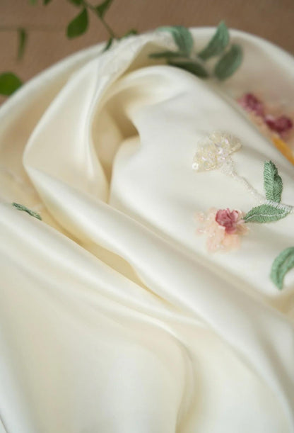 Gorgeous Off-White Spaghetti Strap A-Line Satin Embroidered Applique Party Dresses Sweet 16 Dress ED02317