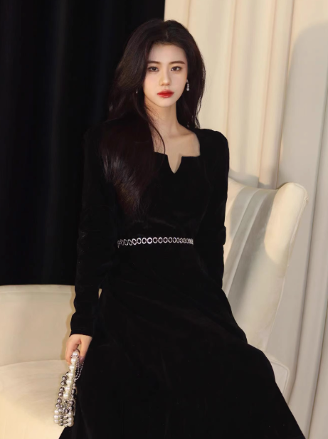 A-line Hepburn style retro velvet square collar black long skirt ED0236