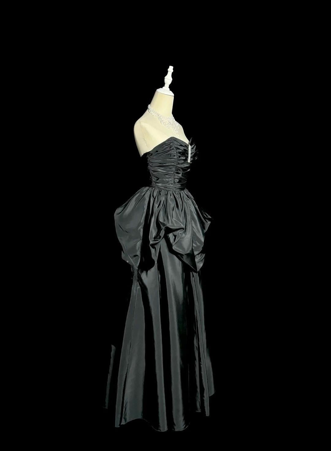 Glam Black Sweetheart Neck A-Line Taffeta Long Prom Dresses Elegant Formal Evening Gowns ED02550