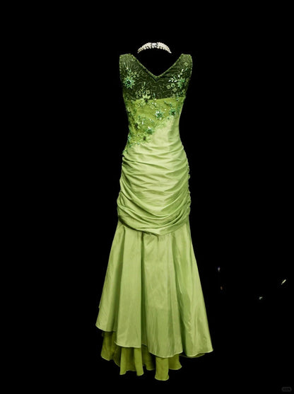 Fairytale Bud Green V-neck Mermaid Satin Beaded Long Prom Dresses Evening Gowns with Appliques ED02551