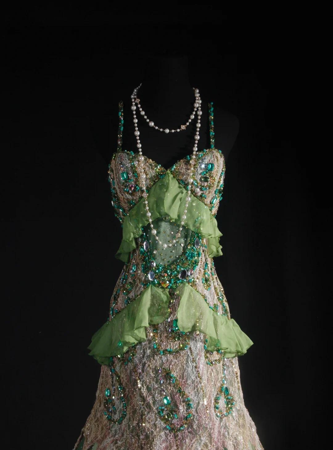 Gorgeous Green Spaghetti Straps Mermaid Beaded Tulle Long Prom Dresses Vintage Lace Evening Gowns ED02611