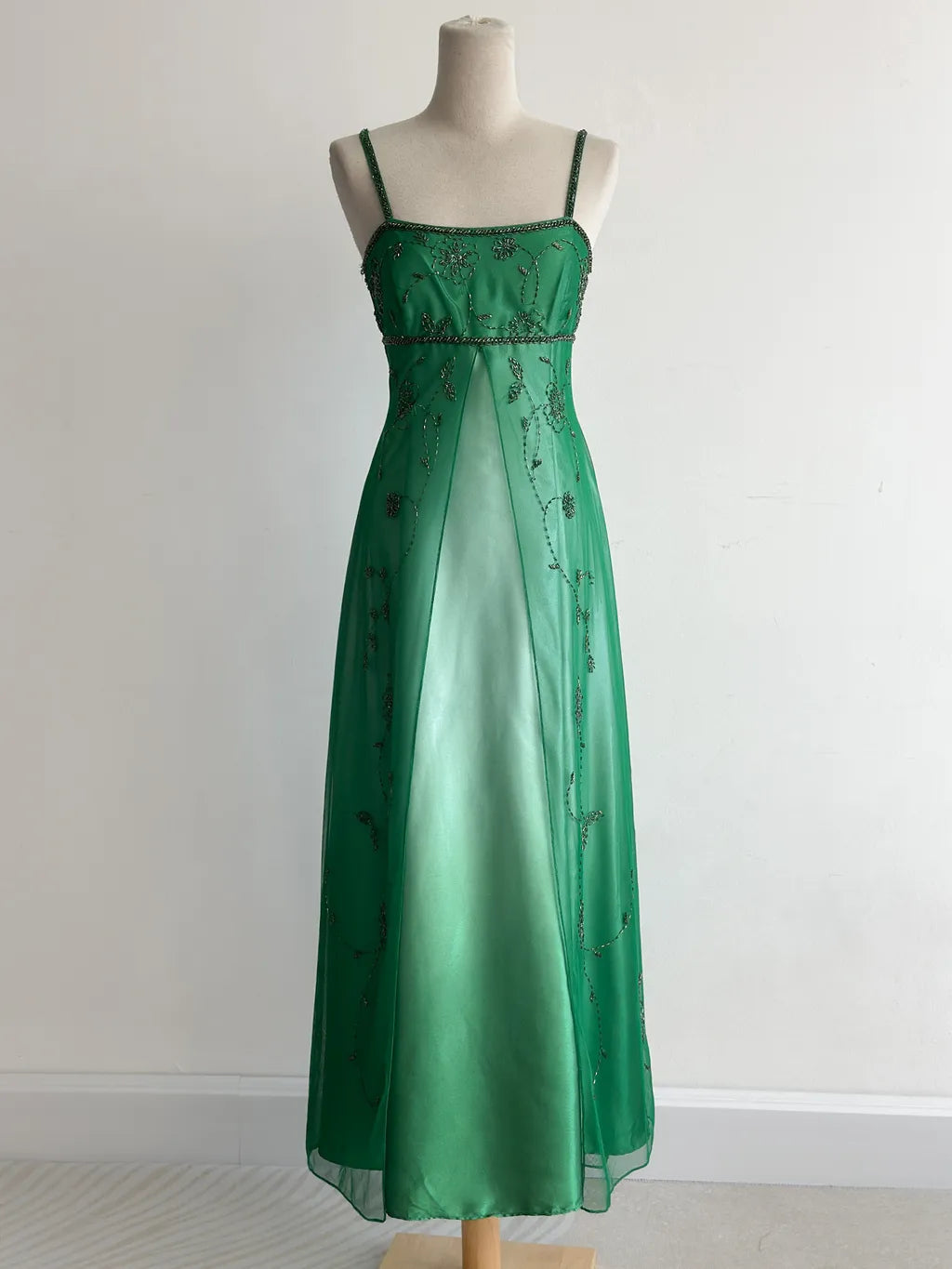Stunning Green Gradient Spaghetti Strap A-Line Satin Beaded Chiffon Long Prom Dresses Vintage Formal Evening Gowns ED02663